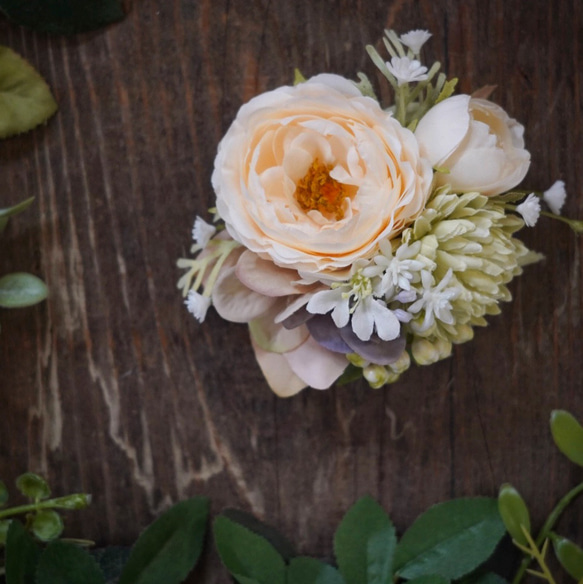 小さなブーケみたいなコサージュ / カラーcrm-gr / 卒入学式・セレモニーに花を添えて 1枚目の画像