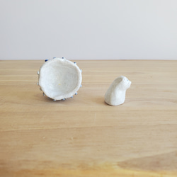 つぶつぶの器（白と青）【オーブン陶土】 4枚目の画像