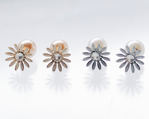 希望の花ガーベラ】プチスタッドピアス/イヤリング パールキャッチ付き