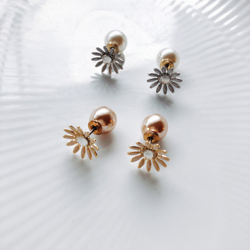 希望の花ガーベラ】プチスタッドピアス/イヤリング パールキャッチ付き