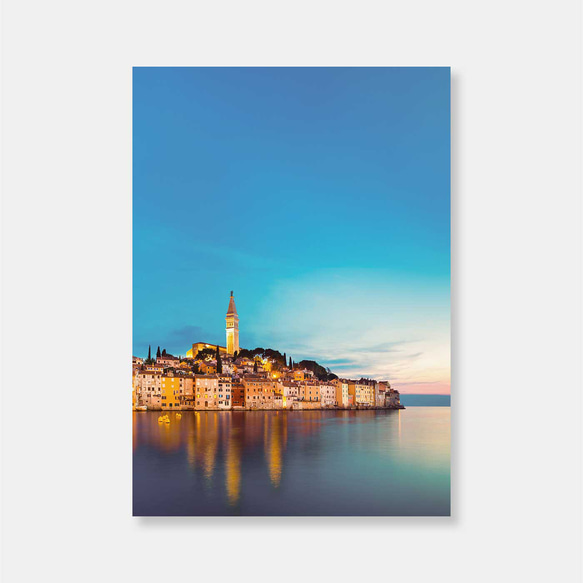 クロアチア・ロヴィニ夕暮れ景色: イストリア半島の魅力的な風景ポスター 1枚目の画像