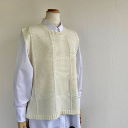 重ね着コーデ　バックスリット　アクリルウールニットベスト　【オフホワイト】 3枚目の画像