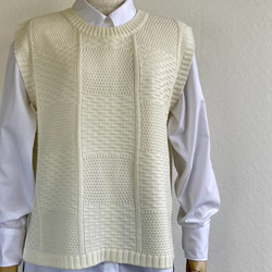 重ね着コーデ　バックスリット　アクリルウールニットベスト　【オフホワイト】 1枚目の画像
