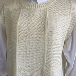 重ね着コーデ　バックスリット　アクリルウールニットベスト　【オフホワイト】 4枚目の画像