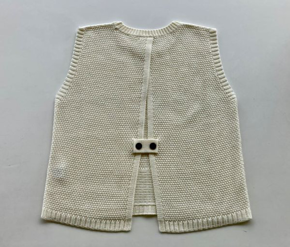 重ね着コーデ　バックスリット　アクリルウールニットベスト　【オフホワイト】 8枚目の画像