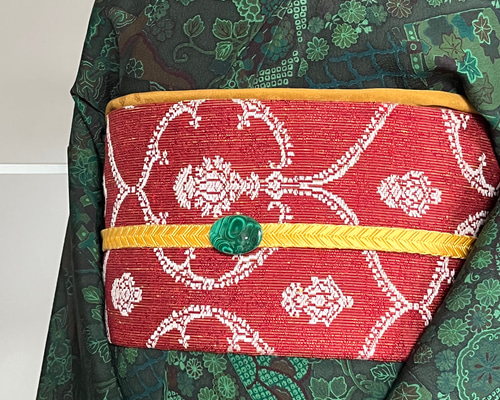 美麗天然石】孔雀石✤ﾏﾗｶｲﾄの帯留め✤専用Box付き 帯留め うずまき屋