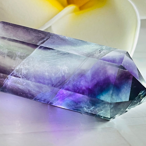 ✳️存在際立つ素敵なフローライト原石✨レインボー フローライト 原石 天然石 置物 楽天市場】☆送料無料☆ 最高品質 レインボーフローライト 原石