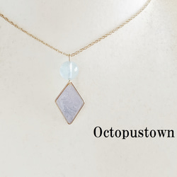 海の精の宝物 アクアマリンとダイヤ型デザインチャームのネックレス（ライトブルー） 1枚目の画像