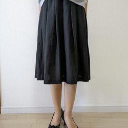 リネンのタック＆ギャザースカート ブラック 1枚目の画像