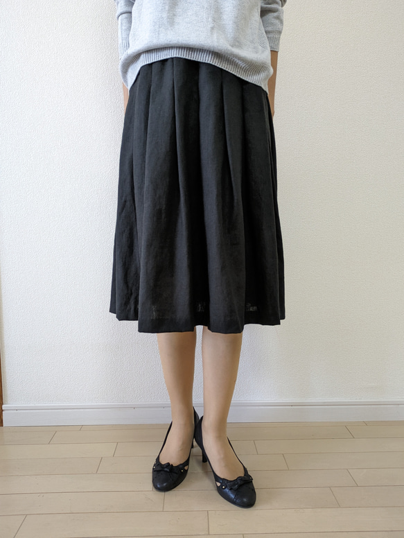リネンのタック＆ギャザースカート ブラック 1枚目の画像