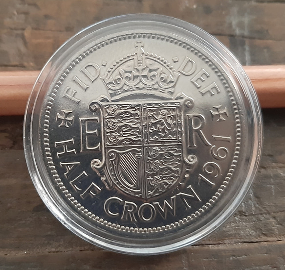 硬貨 イギリス 1961年 ハーフクラウン  英国コイン 美品です 本物 エリザベス女王  32mm 14g  コイン 1枚目の画像