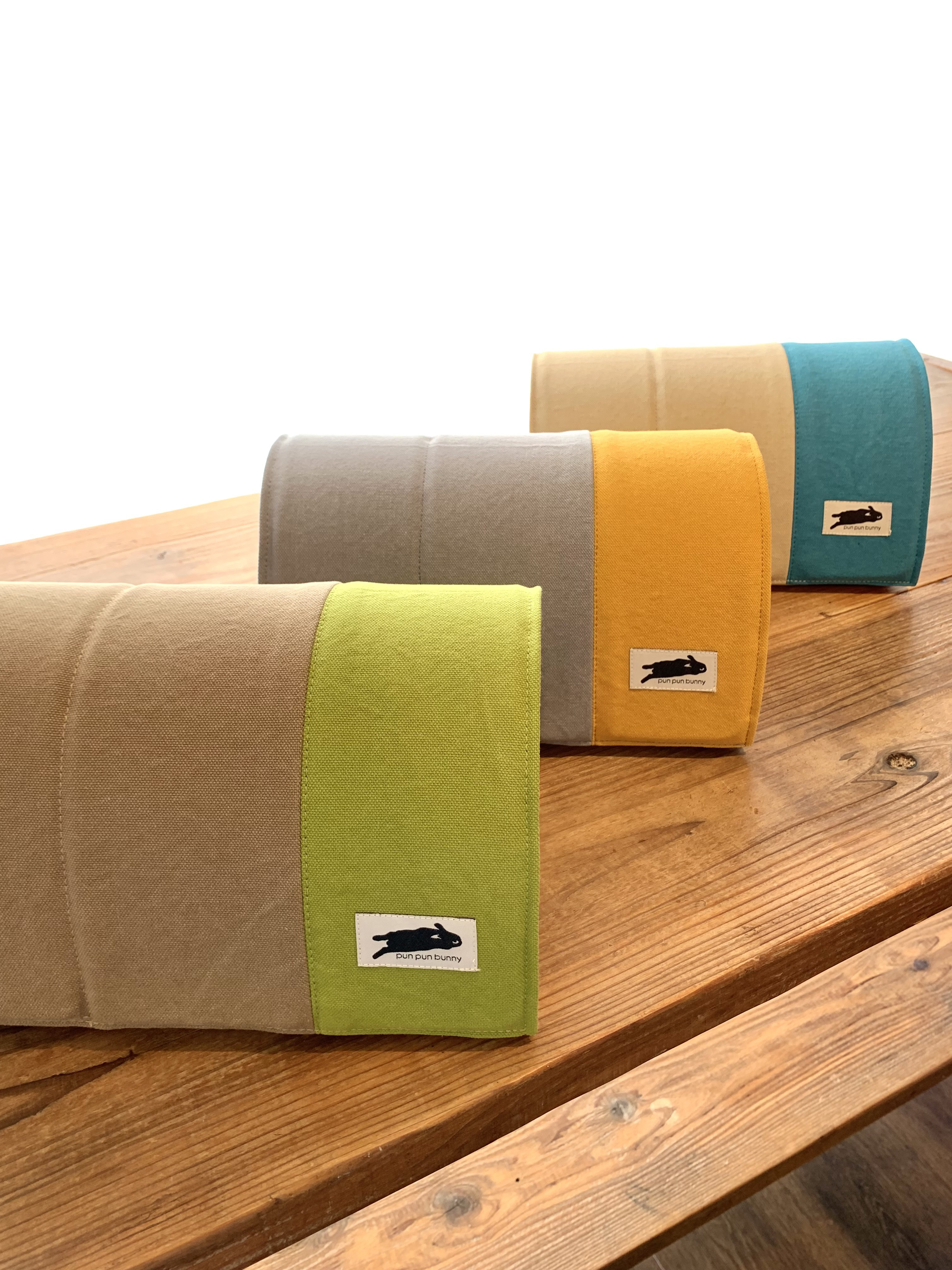 帆布で作ったウサギのトンネル