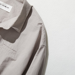 ラフな大人の着こなし　長袖シャツ　コットン100％　ライトグレー　230901-2 4枚目の画像