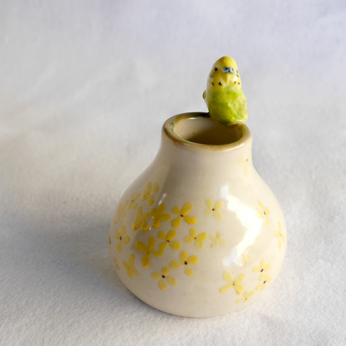 セキセイインコの金木犀文一輪刺し （陶器の小鳥オブジェ） 一輪挿し