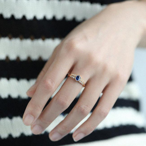 ローマの昔　煌めきサファイアブルー　 シールド リング　サイズ調整可 5枚目の画像