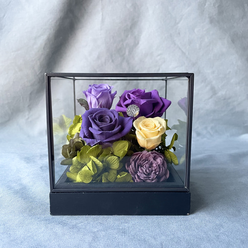 ジョンヒョン サインフリスビー(ケース・銀テ・バラ造花)付き