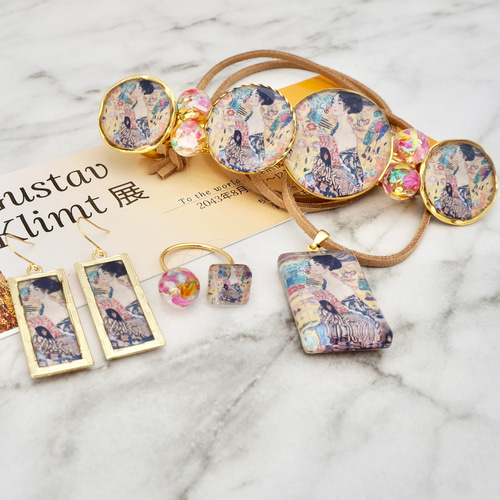クリムト展】扇を持つ女性〔絵画アクセサリーセット〕 ピアス（フック
