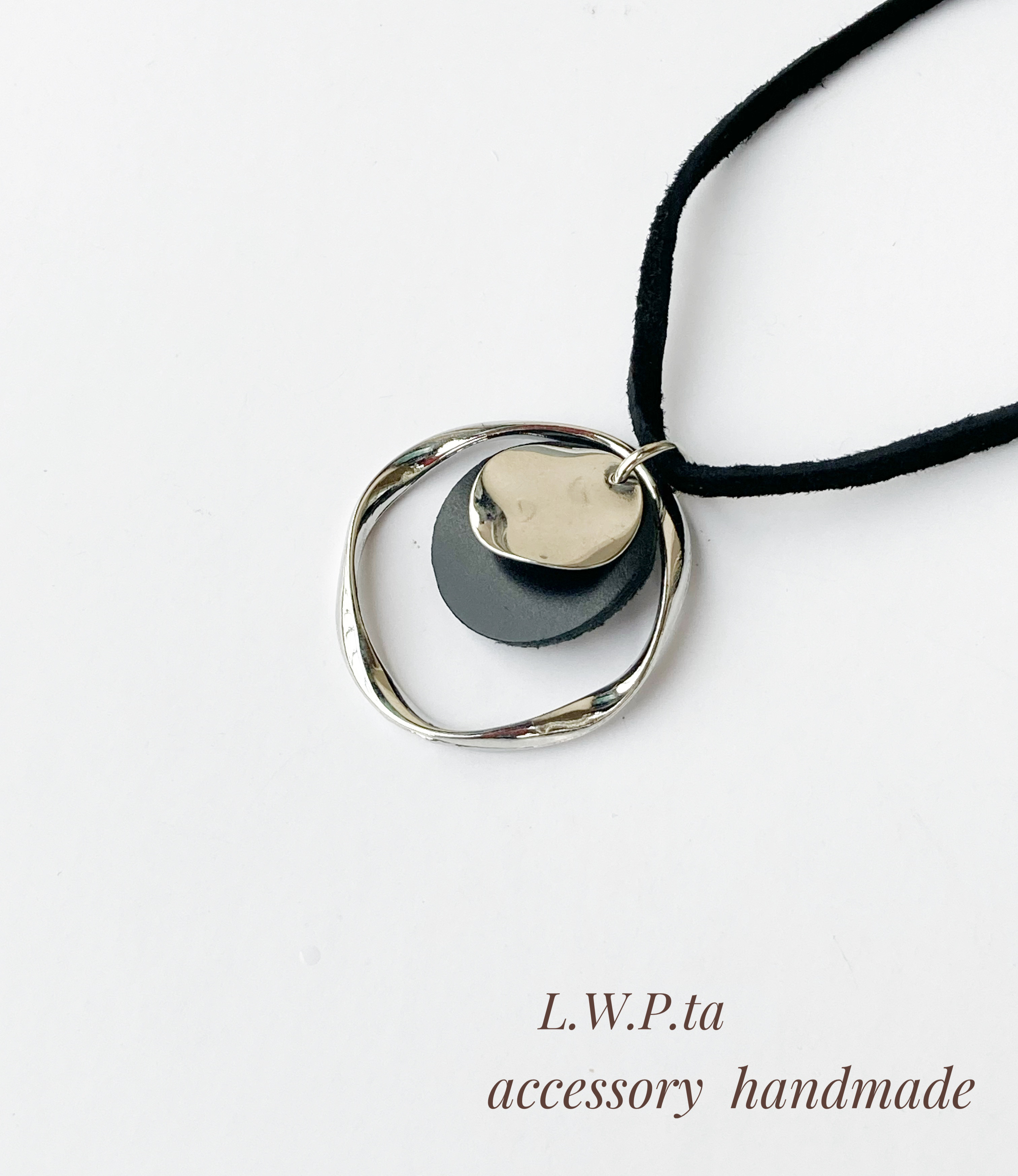 【未使用】モラビト 皮紐ペンダントネックレス vortex leather strap necklace 革紐ネックレス | BE INTO