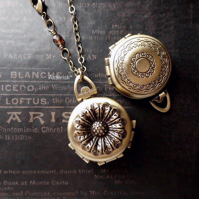 ヴィンテージネックレス ロケットペンダントシェル装飾 放射状彫刻 D50＆D51 ペンダント ネックレス アンティーク シルバー ロケット