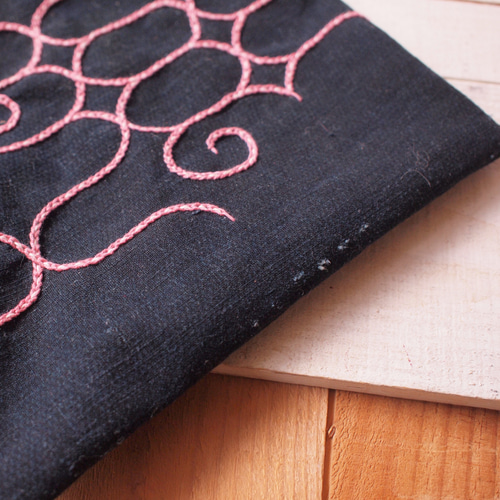 受注生産☆アイヌ文様 ぐるりと刺繍 明治の藍染め生地で仕立てたバッグ 