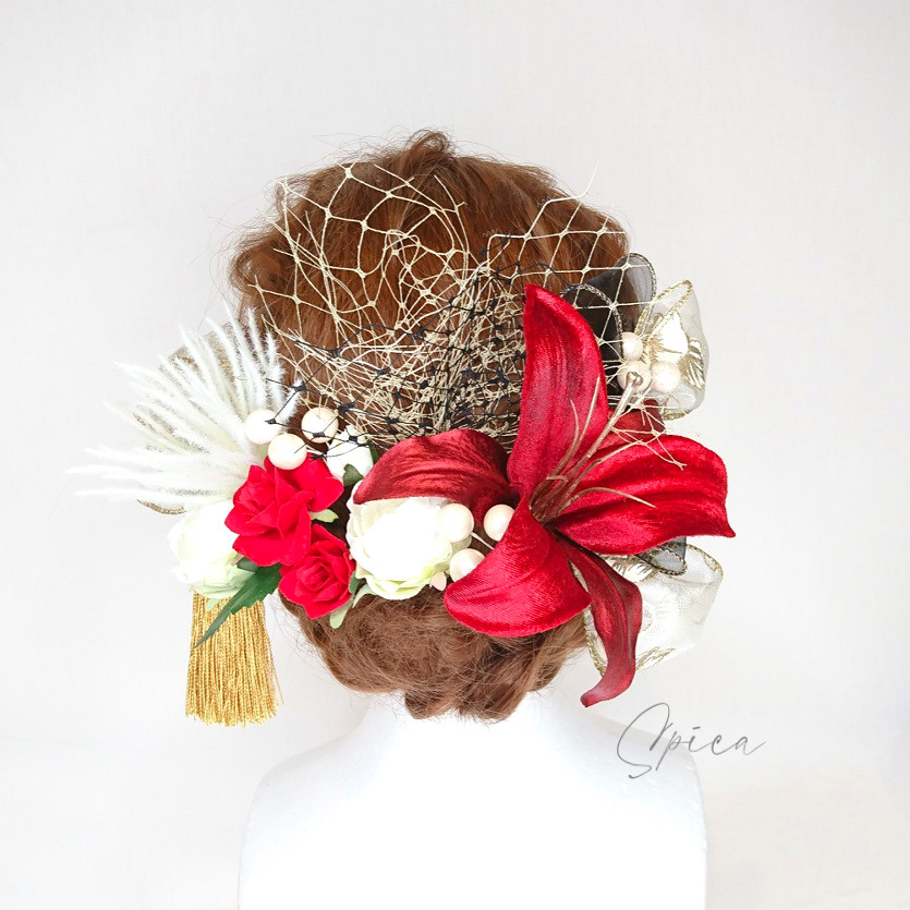 【一点限定】赤いカサブランカとローズとチュールのヘッドドレス 成人式 卒業式 タッセル 上品 バラ レッド ホワイト