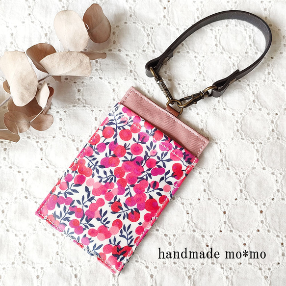 専用リバティ ラミネートポーチ 販売済み 専用　オーダー受付中　リバティ ラミネートポーチ ハンドメイド