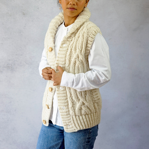ラスト1点【即納可】ローゲージウール・へちま衿ケーブル編みベスト（N