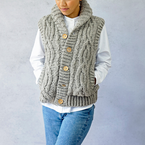 完売】ローゲージウール・へちま衿ケーブル編みベスト（N-450073