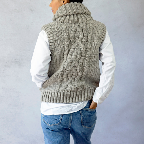 完売】ローゲージウール・へちま衿ケーブル編みベスト（N-450073