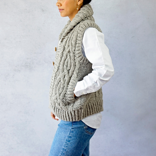 完売】ローゲージウール・へちま衿ケーブル編みベスト（N-450073