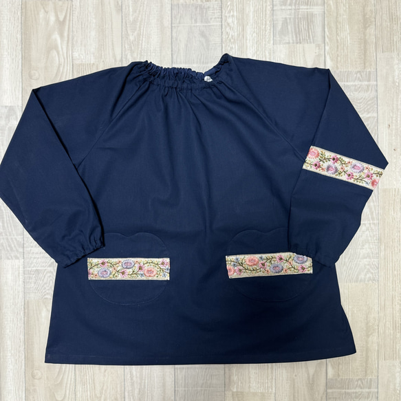 ハンドメイドスモック　size120 リボン　No.260 インド刺繍 ライン 長袖スモック ネイビー 子供服 moeuhane by menma