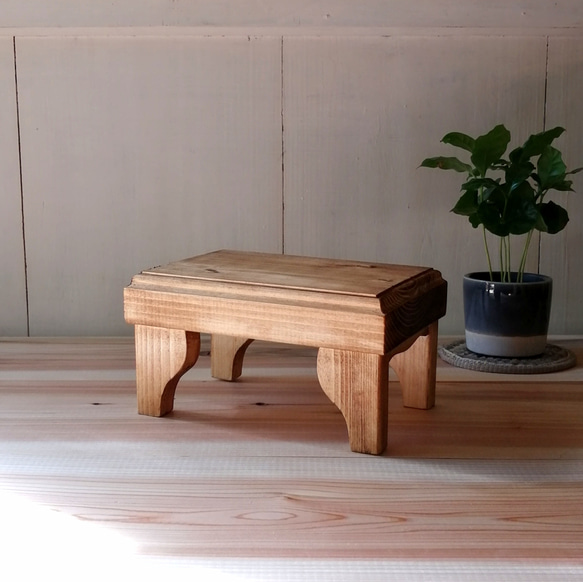 ✨10%OFF✨かわいいサイズの木製アンティークミニテーブル トレイ ① 1枚目の画像