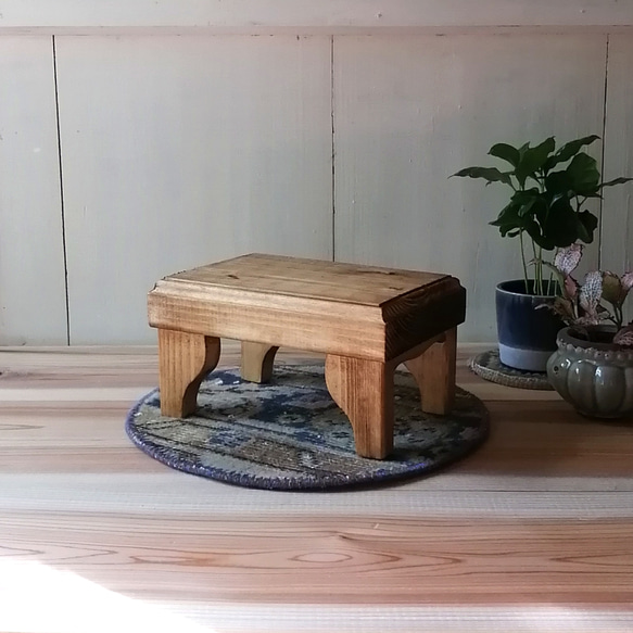✨10%OFF✨かわいいサイズの木製アンティークミニテーブル トレイ ① 4枚目の画像