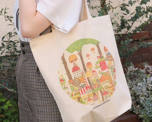 世界的に トートバッグ「森のキノコ旧市街」Mサイズ 空想街 トートバッグ Tシャツ・アパレル