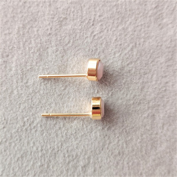 ４ｍｍ ピンクオパール ベゼルピアス【金属アレルギー対応】　AP-＃315 3枚目の画像