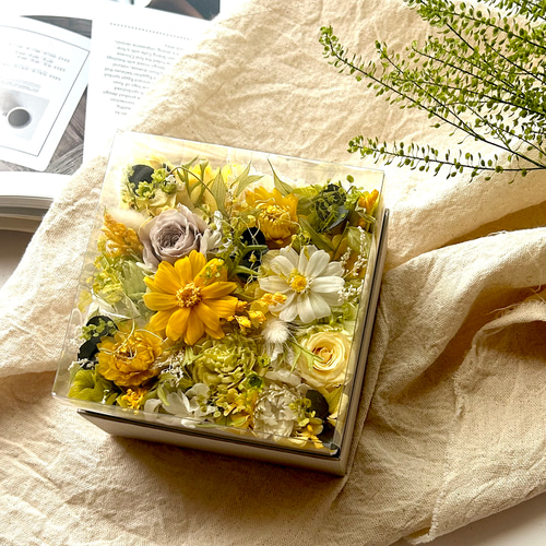 □イエローの花が咲くフラワーボックス□ イエロー プリザーブド 