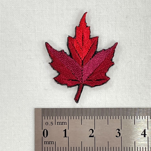 楓 カエデ メープル 落ち葉 紅葉 ワンポイント 刺繍 ワッペン
