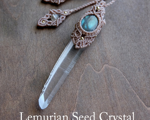 ヤ*実様 大きめ太めのマダガスカル産　レムリアン水晶クラスター　綺麗 ヤ*実様 大きめ太めのマダガスカル産 レムリアン水晶クラスター