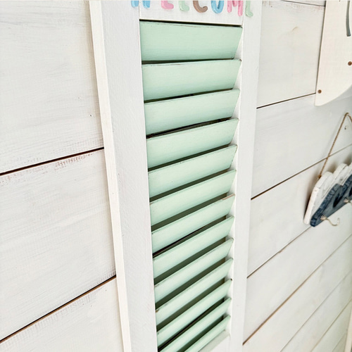 ディスプレイ用ルーバーラティス 木製ラティス 壁かけシェルフ 目隠し