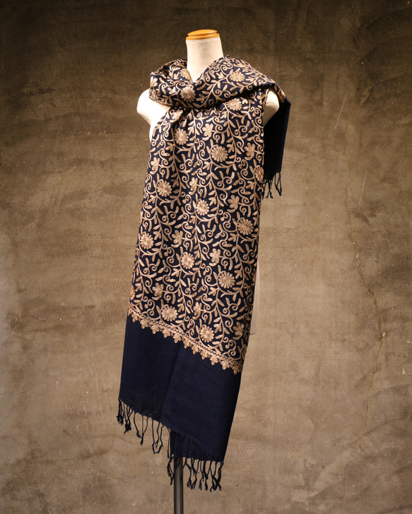 【巻く】大判カシミール刺繍ショール - 紺色 東郷利子　手描きストール「若冲　象と鯨図」 EIM1597601743(12155円)