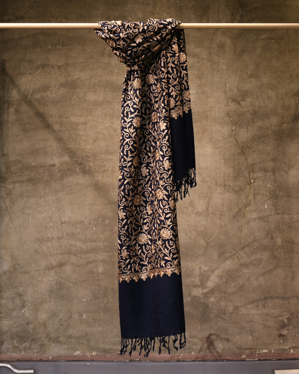 【巻く】大判カシミール刺繍ショール - 紺色 東郷利子　手描きストール「若冲　象と鯨図」 EIM1597601743(12155円)