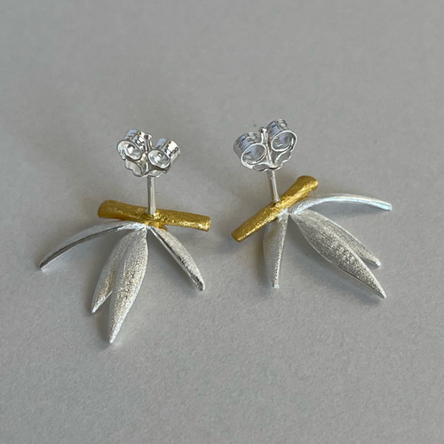 ナナ＊様✳ネジイヤリング5点！花芯シルバーで。 数量限定✴︎笹の葉ピアス✴︎SILVER925・18kgp ／ Honua series