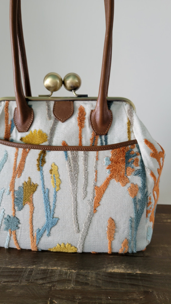 秋色ジャガード織りの大玉がま口バッグ 7枚目の画像