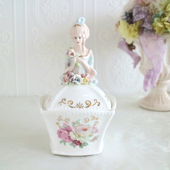 【お見本】ハーフドールアレンジ　プリザーブドフラワー　磁器人形　陶器 受注製作】 【お見本】ハーフドール アレンジ プリザーブド