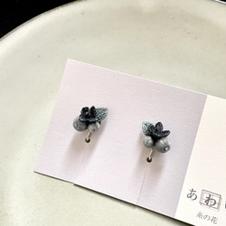 オリーブの花の耳飾り(ブラック) 3枚目の画像