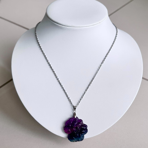 【0313】ペンダントトップ フローライト 九尾狐 1.九尾狐☆狐フローライト ペンダントトップ | Naturaltreasure