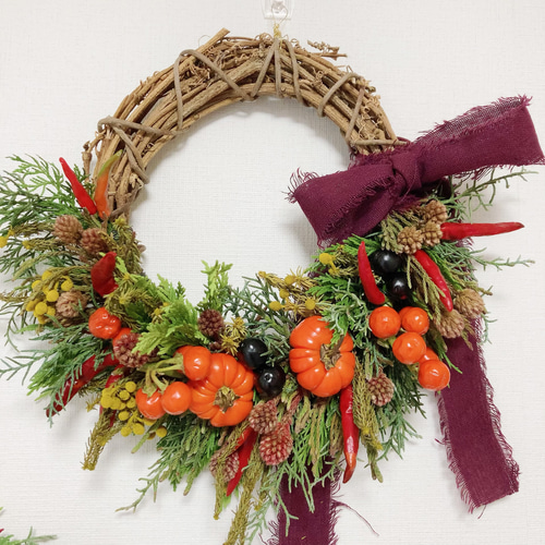 ハロウィンからクリスマスまで】全て生花！秋の実りのハーフリース