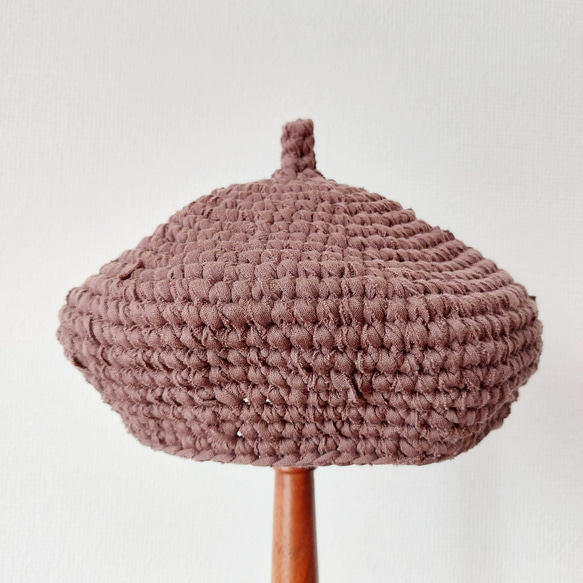 裂き編みのベレー帽（ブラウン） 4枚目の画像