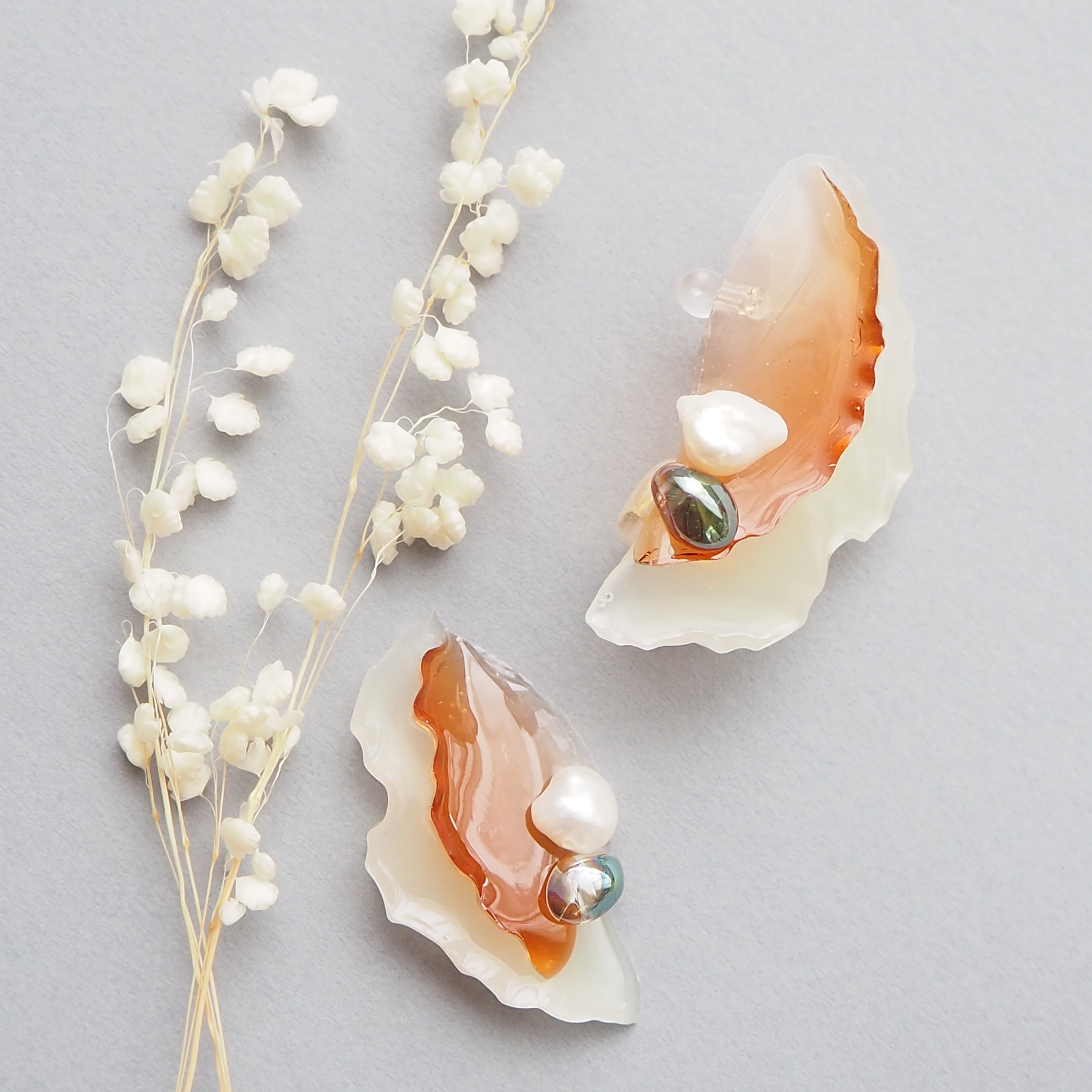 ガラスビーズと淡水パールのイヤリング/ピアス もるたる×オレンジ 痛くない 軽い 透明感 アレルギー対応 リボン