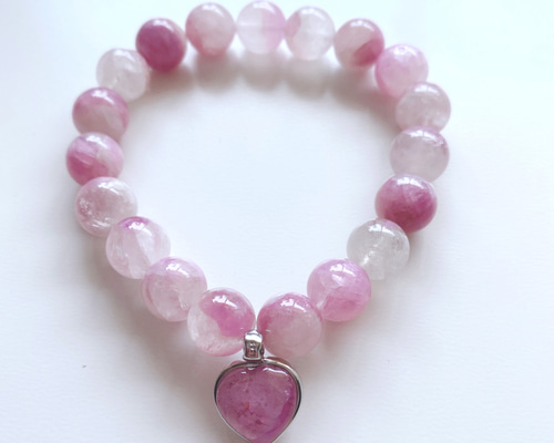 8-44】柔らかなピンクのトルマリンのブレスレットに、ハートのキュート